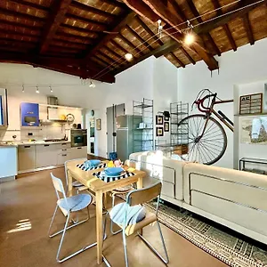  Appartamento Bright House With Terrace In Santa Croce Italia